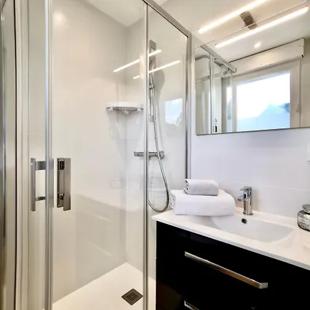 Apartment L'azur - 50 M De La Plage, Wi-fi, Moderne, *