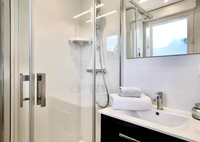 Apartament L'azur - 50 M De La Plage, Wi-fi, Moderne, *